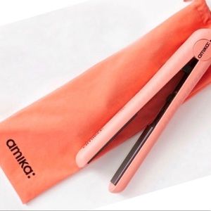 AMIKA HAIR STRAIGHTENER